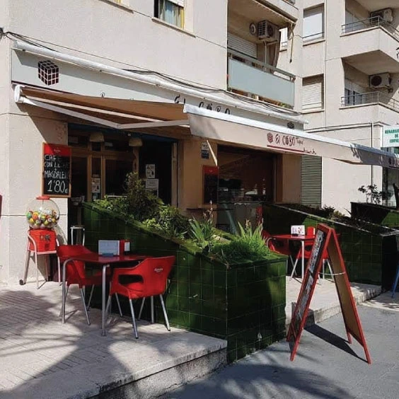 Exterior y fachada de restaurante El Cubo tapas Bar de comarruga